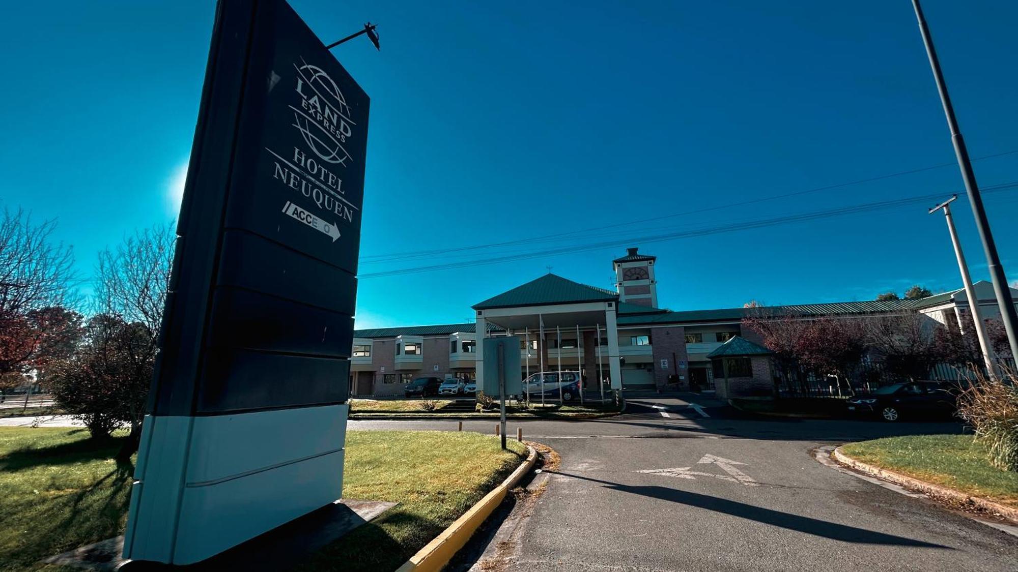 Land Express Neuquen Hotell Exteriör bild