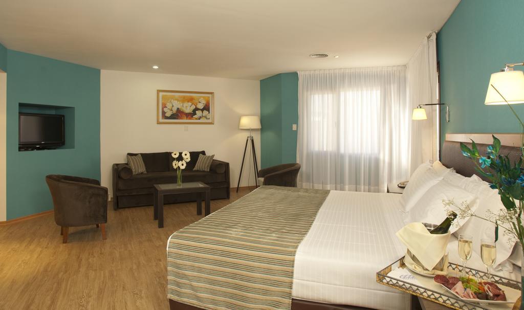 Land Express Neuquen Hotell Exteriör bild